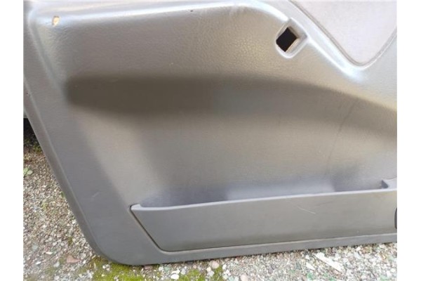 Recambio de guarnecido puerta delantero izquierda para nissan terrano ii (r20) 2.4 i 12v 4wd referencia OEM IAM 809010F005  