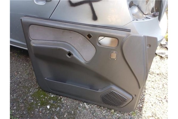 Recambio de guarnecido puerta delantero izquierda para nissan terrano ii (r20) 2.4 i 12v 4wd referencia OEM IAM 809010F005  