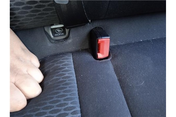 Recambio de anclaje cinturon trasero derecho para volkswagen golf vi (5k1) 1.6 advance referencia OEM IAM 5K0857807BRAA  