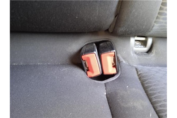 Recambio de anclaje cinturon trasero izquierdo para volkswagen golf vi (5k1) 1.6 advance referencia OEM IAM 1K0857739MQVZ  