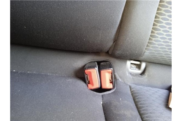 Recambio de anclaje cinturon trasero izquierdo para volkswagen golf vi (5k1) 1.6 advance referencia OEM IAM 1K0857739MQVZ  