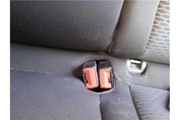 Recambio de anclaje cinturon trasero izquierdo para volkswagen golf vi (5k1) 1.6 advance referencia OEM IAM 1K0857739MQVZ  