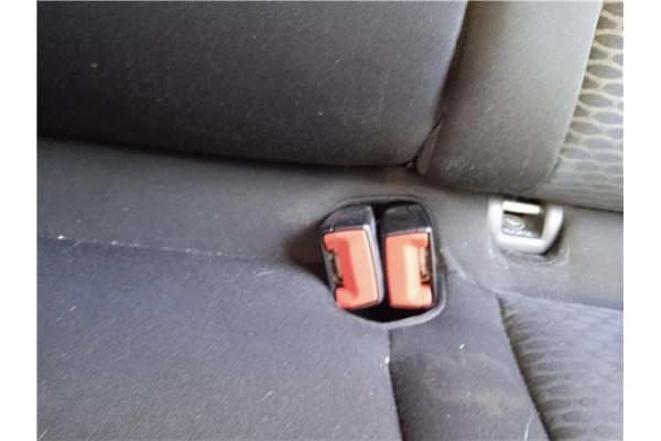 Recambio de anclaje cinturon trasero izquierdo para volkswagen golf vi (5k1) 1.6 advance referencia OEM IAM 1K0857739MQVZ  