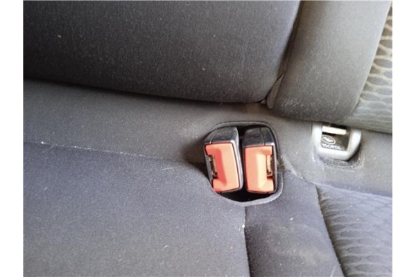 Recambio de anclaje cinturon trasero izquierdo para volkswagen golf vi (5k1) 1.6 advance referencia OEM IAM 1K0857739MQVZ  