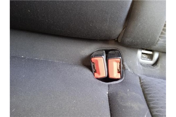 Recambio de anclaje cinturon trasero izquierdo para volkswagen golf vi (5k1) 1.6 advance referencia OEM IAM 1K0857739MQVZ  