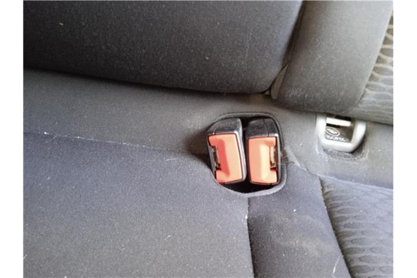 Recambio de anclaje cinturon trasero izquierdo para volkswagen golf vi (5k1) 1.6 advance referencia OEM IAM 1K0857739MQVZ  