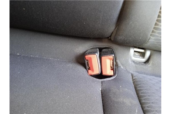 Recambio de anclaje cinturon trasero izquierdo para volkswagen golf vi (5k1) 1.6 advance referencia OEM IAM 1K0857739MQVZ  