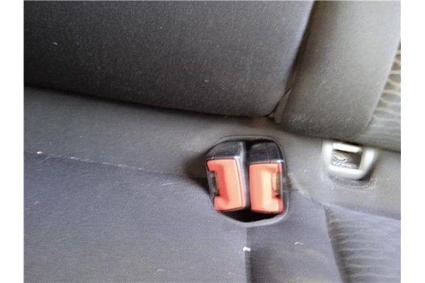 Recambio de anclaje cinturon trasero izquierdo para volkswagen golf vi (5k1) 1.6 advance referencia OEM IAM 1K0857739MQVZ  