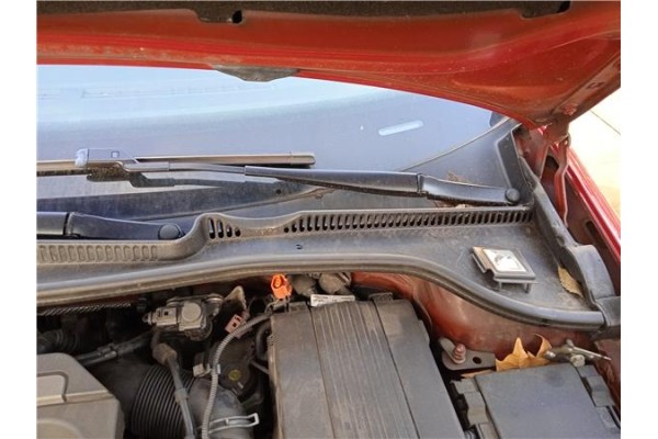 Recambio de brazo limpiaparabrisas delantero izquierdo para volkswagen golf vi (5k1) 1.6 advance referencia OEM IAM 1Q195540903C