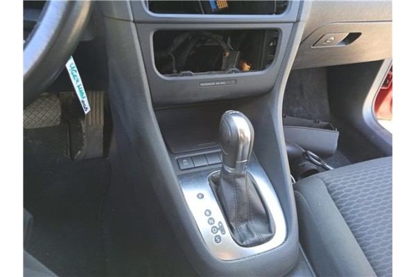 Recambio de consola para volkswagen golf vi (5k1) 1.6 advance referencia OEM IAM 5K0863680B81X 5K0863243C82V 