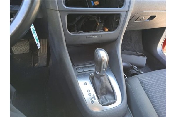 Recambio de consola para volkswagen golf vi (5k1) 1.6 advance referencia OEM IAM 5K0863680B81X 5K0863243C82V 