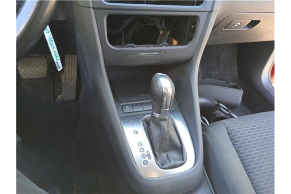 Recambio de consola para volkswagen golf vi (5k1) 1.6 advance referencia OEM IAM 5K0863680B81X 5K0863243C82V 