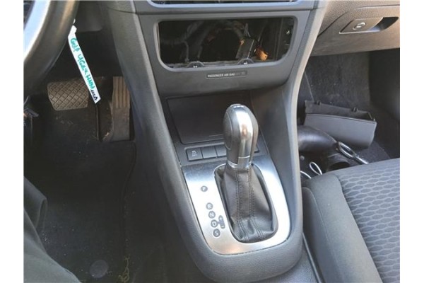 Recambio de consola para volkswagen golf vi (5k1) 1.6 advance referencia OEM IAM 5K0863680B81X 5K0863243C82V 