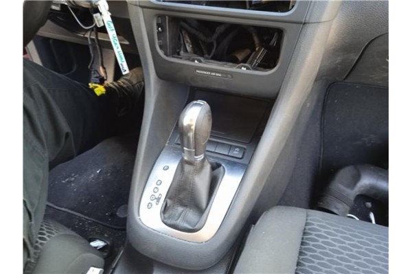 Recambio de consola para volkswagen golf vi (5k1) 1.6 advance referencia OEM IAM 5K0863680B81X 5K0863243C82V 