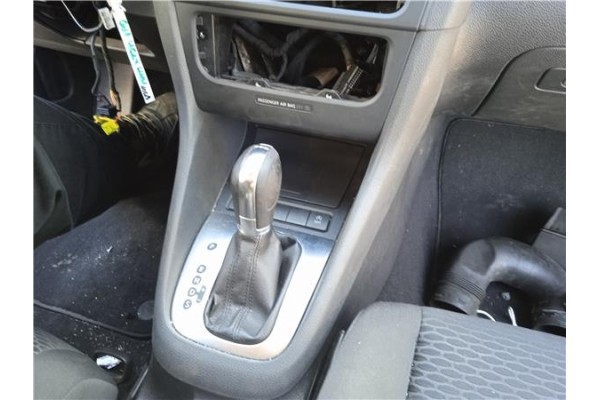 Recambio de consola para volkswagen golf vi (5k1) 1.6 advance referencia OEM IAM 5K0863680B81X 5K0863243C82V 