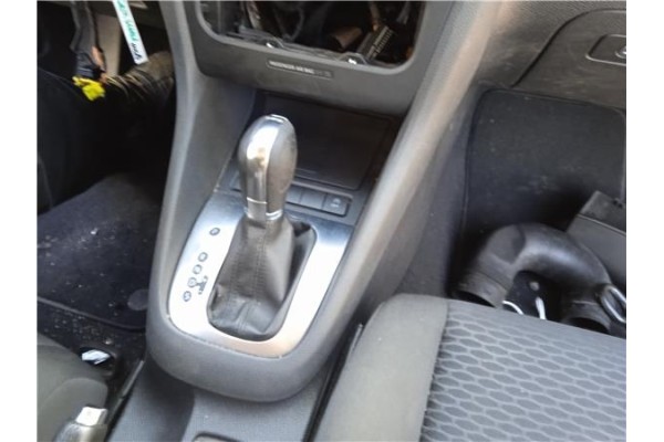 Recambio de consola para volkswagen golf vi (5k1) 1.6 advance referencia OEM IAM 5K0863680B81X 5K0863243C82V 
