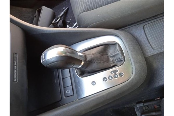 Recambio de pomo palanca cambio para volkswagen golf vi (5k1) 1.6 advance referencia OEM IAM 5K1713203CUMF 5K0711113QRIG 
