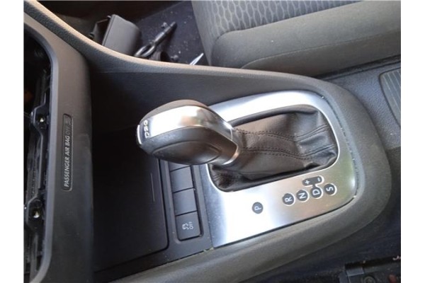 Recambio de palanca de cambio para volkswagen golf vi (5k1) 1.6 advance referencia OEM IAM 5K1713203CUMF  