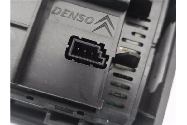 Recambio de rejilla entrada de aire para citroen c4 picasso 1.6 hdi referencia OEM IAM 9650868977 A83007700 