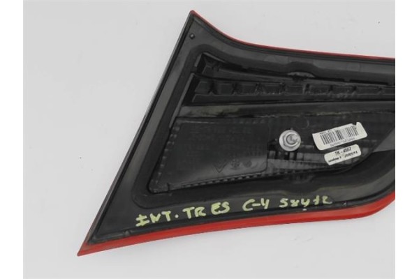 Recambio de piloto interior izquierdo para citroen c4 berlina 1.6 exclusive referencia OEM IAM   