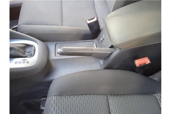 Recambio de consola para volkswagen golf vi (5k1) 1.6 advance referencia OEM IAM 5K0863243C82V  