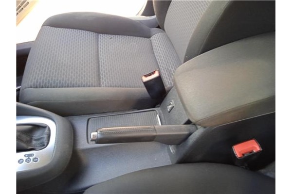 Recambio de consola para volkswagen golf vi (5k1) 1.6 advance referencia OEM IAM 5K0863243C82V  