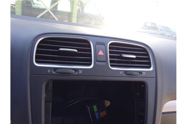 Recambio de consola para volkswagen golf vi (5k1) 1.6 advance referencia OEM IAM 5K1857001A81X  