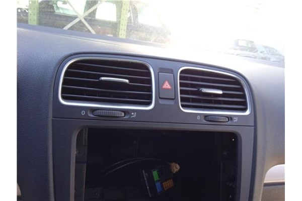 Recambio de consola para volkswagen golf vi (5k1) 1.6 advance referencia OEM IAM 5K1857001A81X  