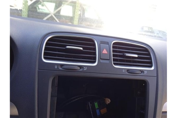 Recambio de consola para volkswagen golf vi (5k1) 1.6 advance referencia OEM IAM 5K1857001A81X  