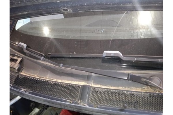 Recambio de brazo limpiaparabrisas delantero derecho para peugeot 3008 1.5 gt line referencia OEM IAM   