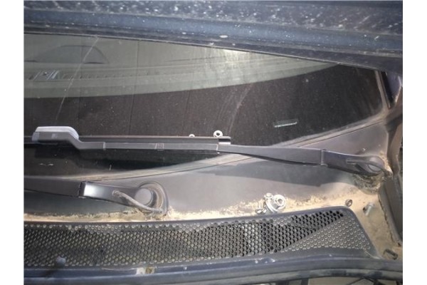 Recambio de brazo limpiaparabrisas delantero izquierdo para peugeot 3008 1.5 gt line referencia OEM IAM   