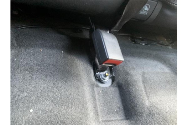 Recambio de anclaje cinturon trasero izquierdo para opel mokka 1.7 business referencia OEM IAM 42615070  