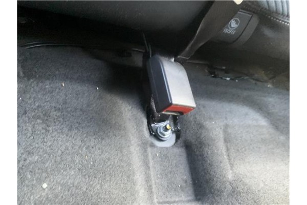 Recambio de anclaje cinturon trasero izquierdo para opel mokka 1.7 business referencia OEM IAM 42615070  