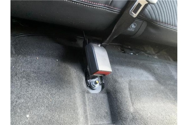 Recambio de anclaje cinturon trasero izquierdo para opel mokka 1.7 business referencia OEM IAM 42615070  