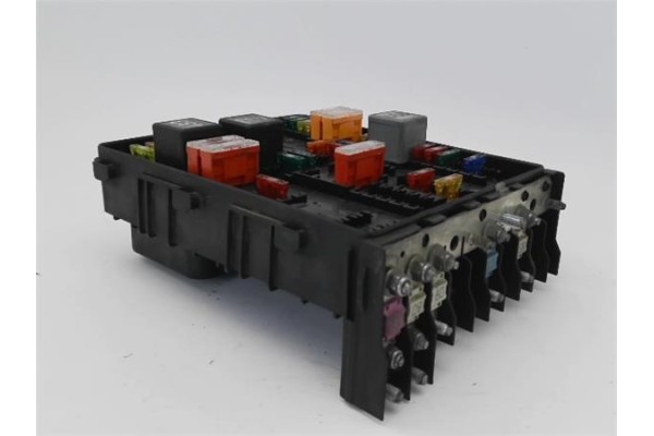 Recambio de caja fusibles/rele para audi a3 (8p1) 2.0 tdi 16v referencia OEM IAM   