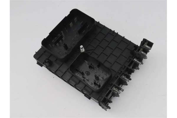 Recambio de caja fusibles/rele para audi a3 (8p1) 2.0 tdi 16v referencia OEM IAM   