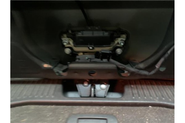 Recambio de cierre electromagnetico porton para opel mokka 1.7 business referencia OEM IAM 13587640  