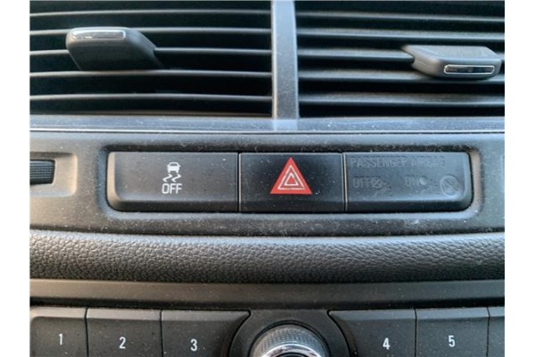 Recambio de interruptor luces emergencia para opel mokka 1.7 business referencia OEM IAM 95016183  