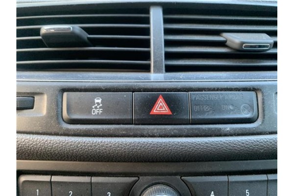 Recambio de interruptor luces emergencia para opel mokka 1.7 business referencia OEM IAM 95016183  