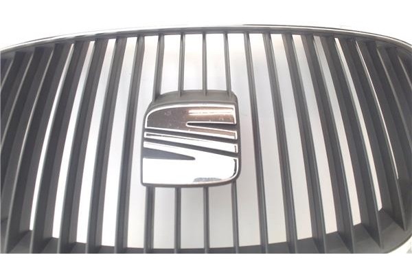 Recambio de rejilla capo para seat leon (1p1) 1.9 tdi referencia OEM IAM 5P0853679A  
