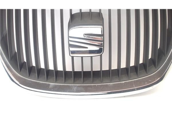 Recambio de rejilla capo para seat leon (1p1) 1.9 tdi referencia OEM IAM 5P0853679A  
