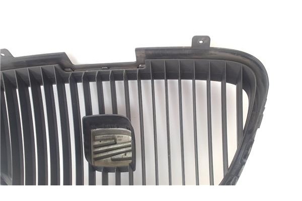 Recambio de rejilla capo para seat leon (1p1) 1.9 tdi referencia OEM IAM 5P0853679A  