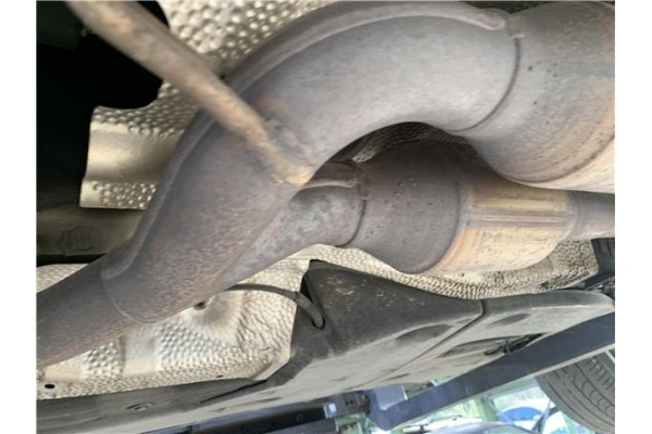 Recambio de tubo escape central para lexus is ii (_xe2_) 220 d (ale20) referencia OEM IAM 1741026360  