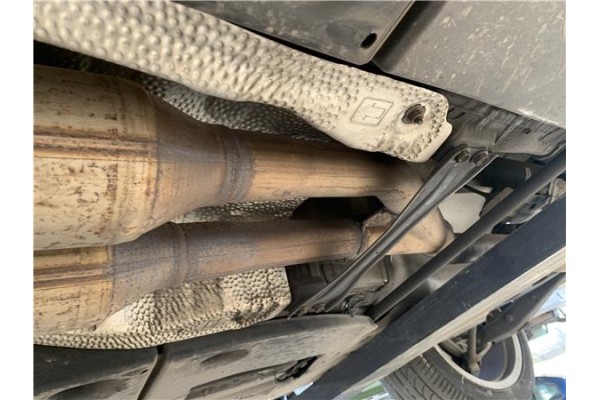 Recambio de tubo escape central para lexus is ii (_xe2_) 220 d (ale20) referencia OEM IAM 1741026360  