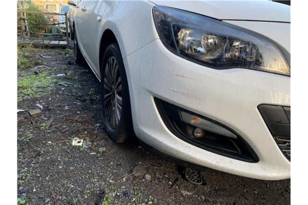 Recambio de paragolpes delantero para opel astra j berlina 5p 1.6 selective referencia OEM IAM 13264403 13348047 