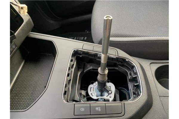 Recambio de palanca de cambio para seat ibiza (kj1) 1.0 style referencia OEM IAM 2Q0711049J  