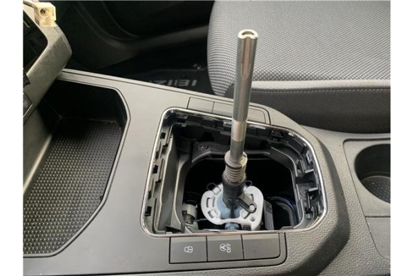 Recambio de palanca de cambio para seat ibiza (kj1) 1.0 style referencia OEM IAM 2Q0711049J  