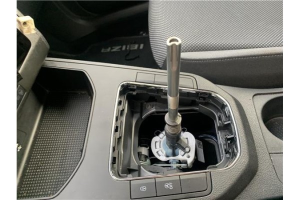 Recambio de palanca de cambio para seat ibiza (kj1) 1.0 style referencia OEM IAM 2Q0711049J  