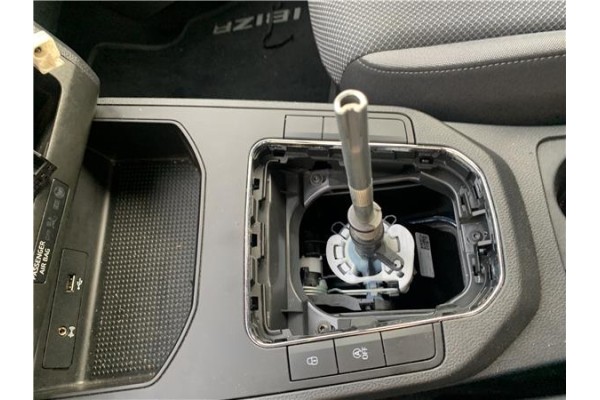 Recambio de palanca de cambio para seat ibiza (kj1) 1.0 style referencia OEM IAM 2Q0711049J  