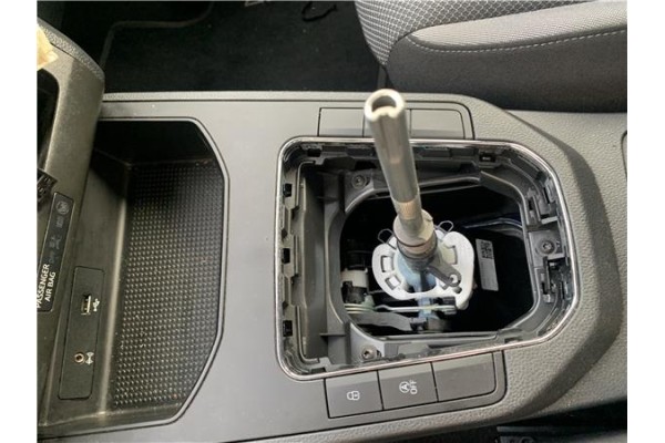 Recambio de palanca de cambio para seat ibiza (kj1) 1.0 style referencia OEM IAM 2Q0711049J  